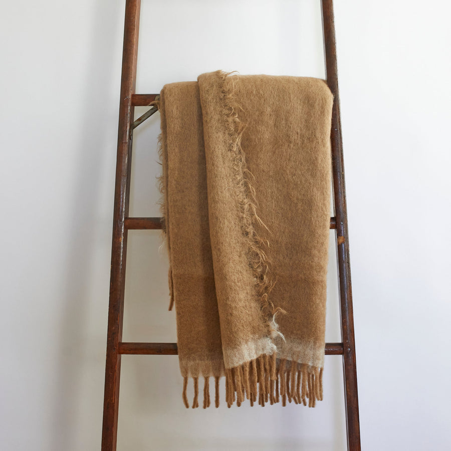 Amaranto Throw - House of Lyria