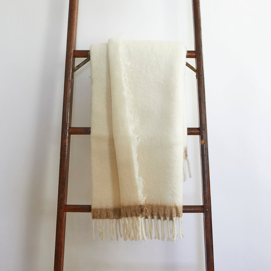 Amaranto Throw - House of Lyria