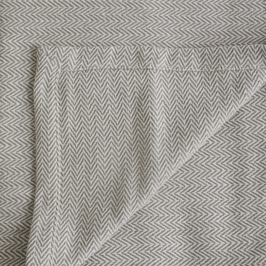 Avalon Blanket - Full/Queen 94’’ x 97’’ / Platinum - Matouk - Throw - $397