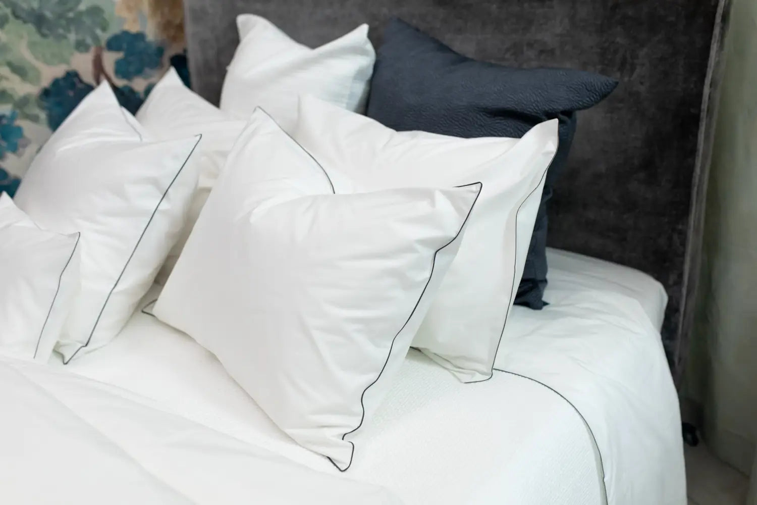 Bryant Duvet Covers & Shams - King Cover 108’’ x 96’’ / White/Charcoal - Matouk - Bedding - $648