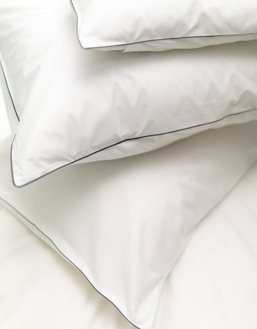 Bryant Duvet Covers & Shams - Standard Sham 21’’ x 27’’ / White/Charcoal - Matouk - Bedding - $99